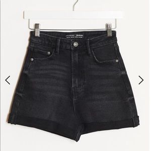 NWOT Stradivarius shorts